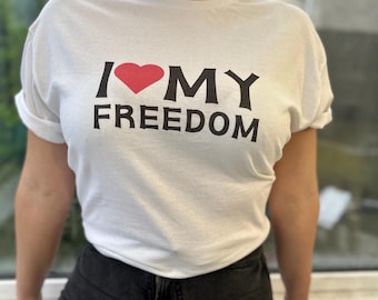 Ik hou van mijn vriendin, T-shirt liefdesverklaringen, bijpassende T-shirt koppels, gepersonaliseerd T-shirt, T-shirt familieliefde, cadeau beste vriend, uniek uniseks T-shirt