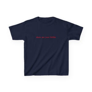 Show Me Your Books Baby-T-shirt, Y2K Esthetic, Booktok-cadeaus voor vriend, smut-t-shirt, Hot Girls Read-T-shirt, vintage boek-T-shirt, cadeau Navy