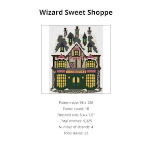 Peut inclure: Un modèle de point de croix intitulé Wizard Sweet Shoppe représentant un bâtiment avec une devanture verte, des fenêtres jaunes et un toit rose. Le texte indique : taille 98 x 126, toile 18, fini 13,7 x 17,8 cm, 9 325 points, 4 brins, 22 échevettes.