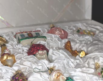 Set med 11 VTG Old World julgranskulor i glas med ask OWC-etiketter inkluderade