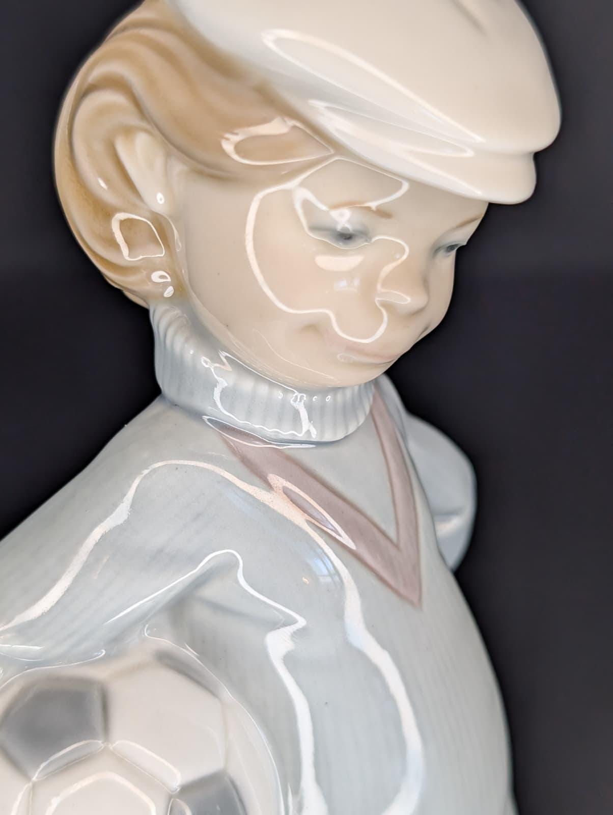 LIADRO サッカー少年 陶器 LLADRO リヤドロ 『 サッカー少年 』 置物 【公式通販】