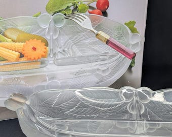 Piatto da portata vintage in cristallo Mikasa con scomparti e motivo a foglie, 30 cm.