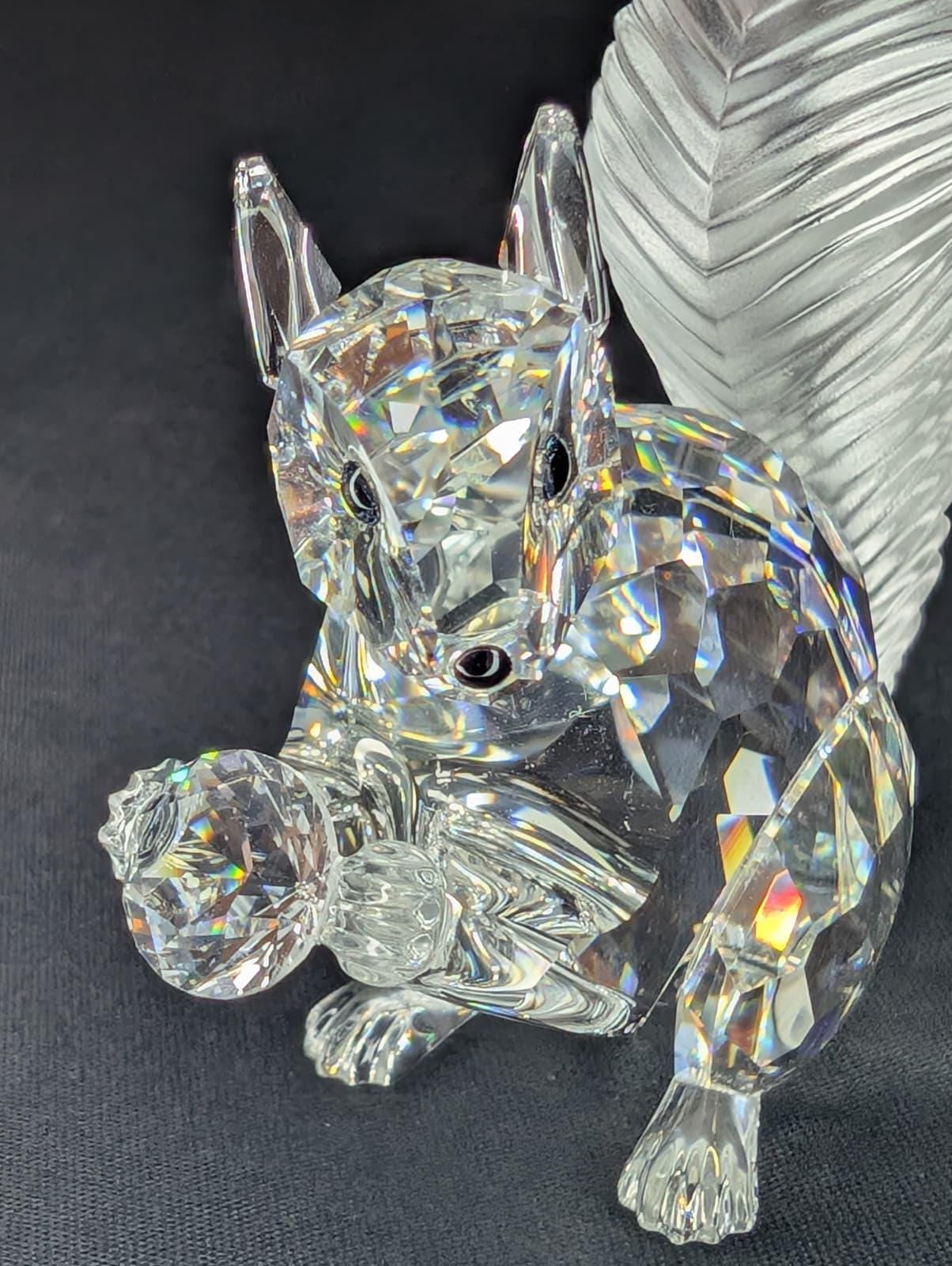 SWAROVSKIスワロフスキー　SCS 木の実を食べてるリス　箱入り Vintage Swarovski SCS “erwin” Squirrel 2002 W/ Wooden Box & COA