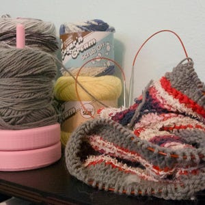 Yarn Spinner for Knitting / Crochet - Tangle Free Yarn - Knitting Crochet Notions