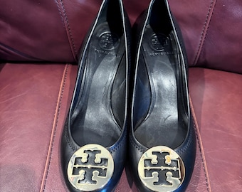 Used Tory Burch Sally Gold Logo Stamped Toe Black Leather Wedge Shoes Size 10 US Women’s