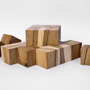 Walnut Wood Block (38x38x38 mm / 1.5x1.5x1.5 inches) – Material for Your DIY Projects