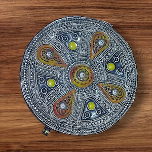Jewelery Unique Wood boxe with rezine, bone and brass by hand. From Morocco