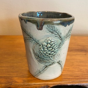 Pine cone tumbler coffee cup. Ceramic coffee mug. 12OZ. Hand built rustic earthy pottery. green & white cup