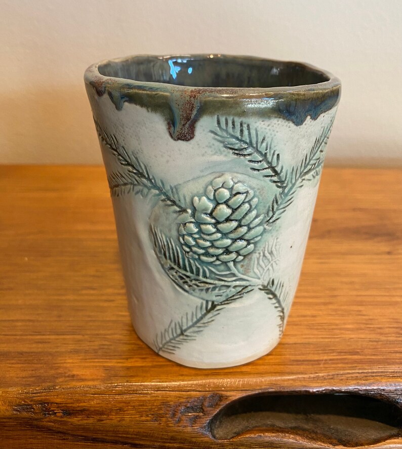 Pine cone tumbler coffee cup. Ceramic coffee mug. 12OZ. Hand built rustic earthy pottery. green & white cup