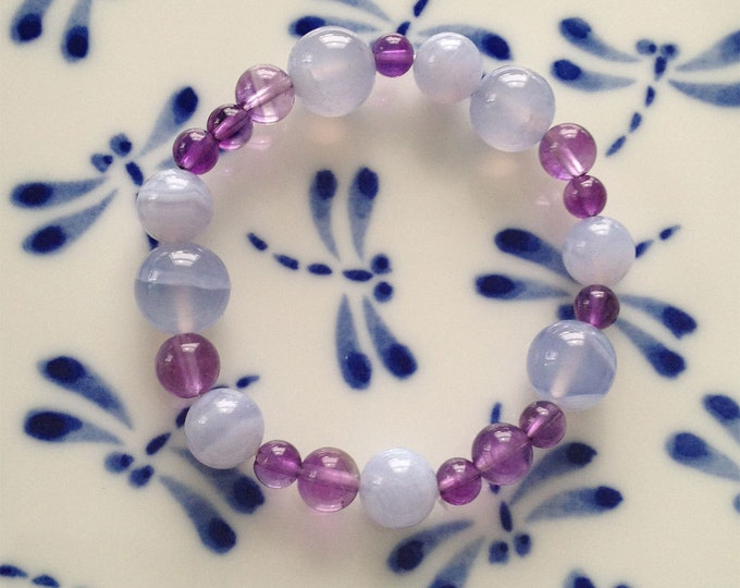 Semiprecious Purple Blue Elastic Bracelet in Blue Lace Agate, Chalcedony and Amethyst