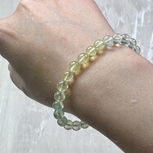 Refreshing Handmade Icy 6mm Natural Gradient Yellow and Green Prehnite Bracelet/Gemstone Bracelet/Crystal Bracelet bild 4