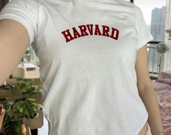 Universität Name Baby T-Shirt, 90er Jahre Stil, Y2K Mode, T-Shirt, Universität T-Shirt, Geschenk für Mädchen