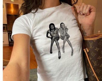 90er Jahre Supermodel Vintage Photo 90er Jahre Stil Baby T-Shirt 100% Baumwolle, Weicher, mittelschwerer Stoff, Retro-inspiriertes Mode-Design, Y2K Baby Tee