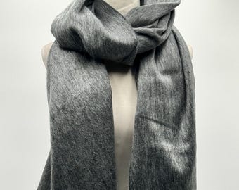 Silver Shadow alpaca-sjaal – handgeweven effen grijze sjaal met zwarte franje