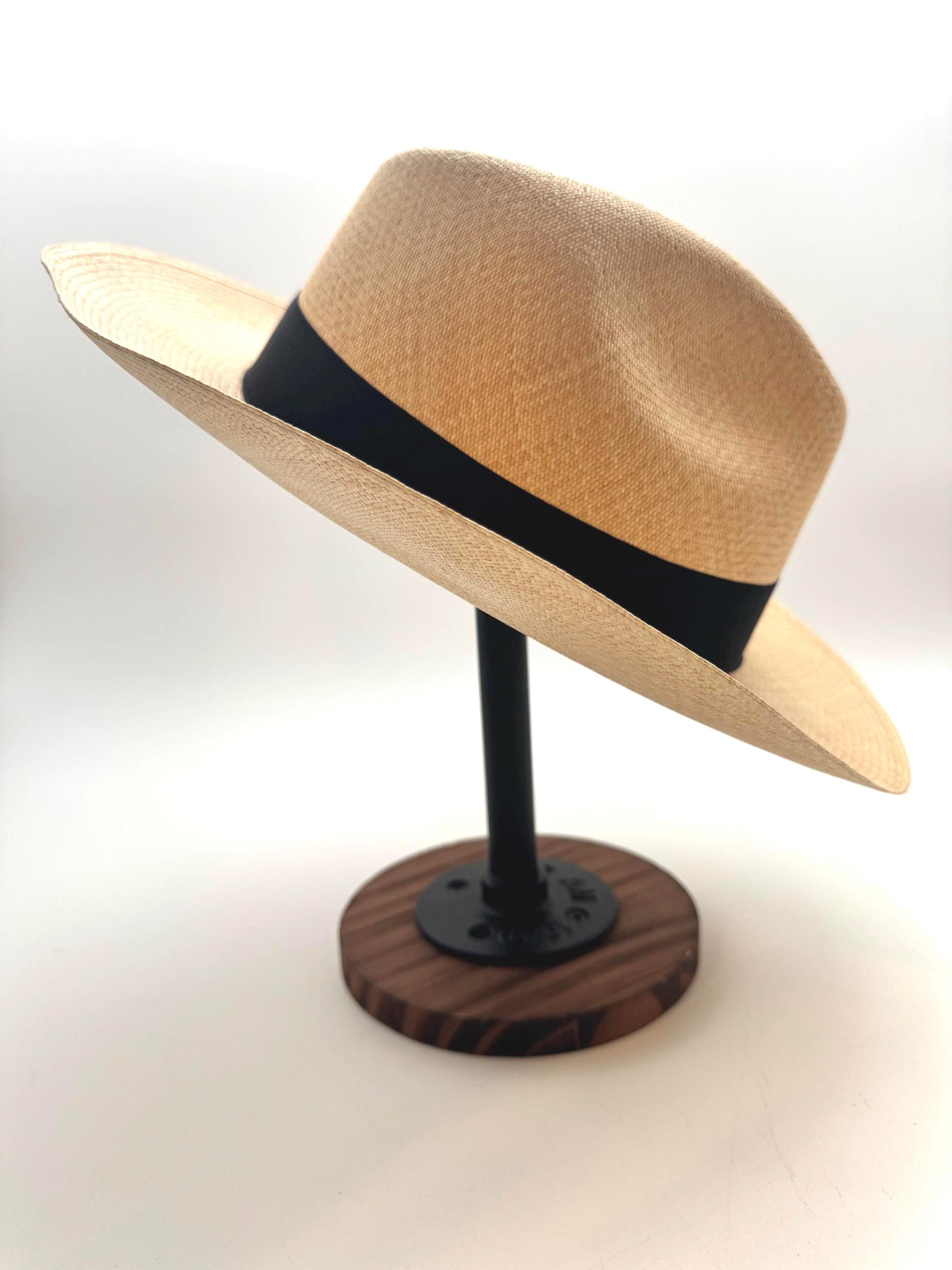 Handwoven Panama Hat: Grade 30 Montecristi Fedora  display picture 1