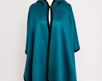 Poncho con capucha de alpaca hecho a mano – Azul verdoso con ribete negro / Suave y cálido chal con capucha / Chal de invierno estilo bohemio