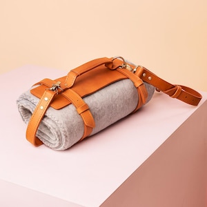 Deckenhalter aus Leder, Reisedeckenhalter, Verstellbarer Picknickgurt, Benutzerdefinierter Deckenträger, Roll-up-Deckengurtschnalle, Ledergeschenk