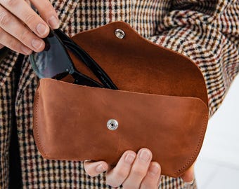 Leather sunglasses case personalized, Custom leather glasses sleeve, Eyeglass pouch, Sunglasses holder leather, Eyewear gift for men & women