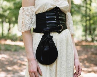 Riñonera de estilo medieval, accesorio de cuero hecho a mano para festivales y cosplay, bolso rústico utilitario para recreaciones históricas y disfraces de fantasía.