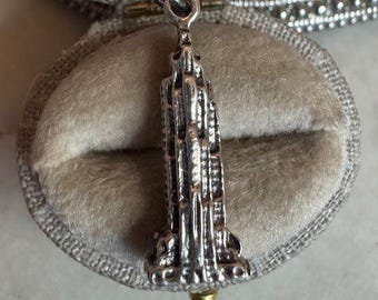 Pendentif Chrysler Building vintage argenté