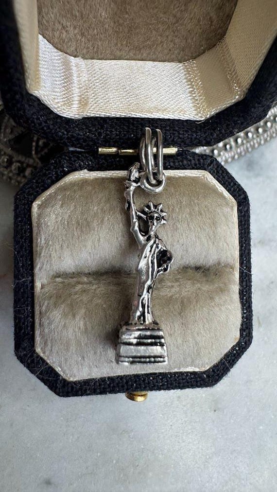 Vintage Silver Statue of Liberty Charm