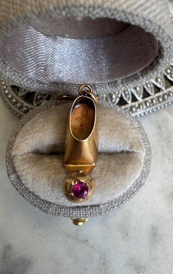 Vintage Antique Ruby Gold Aladdin Shoe Charm