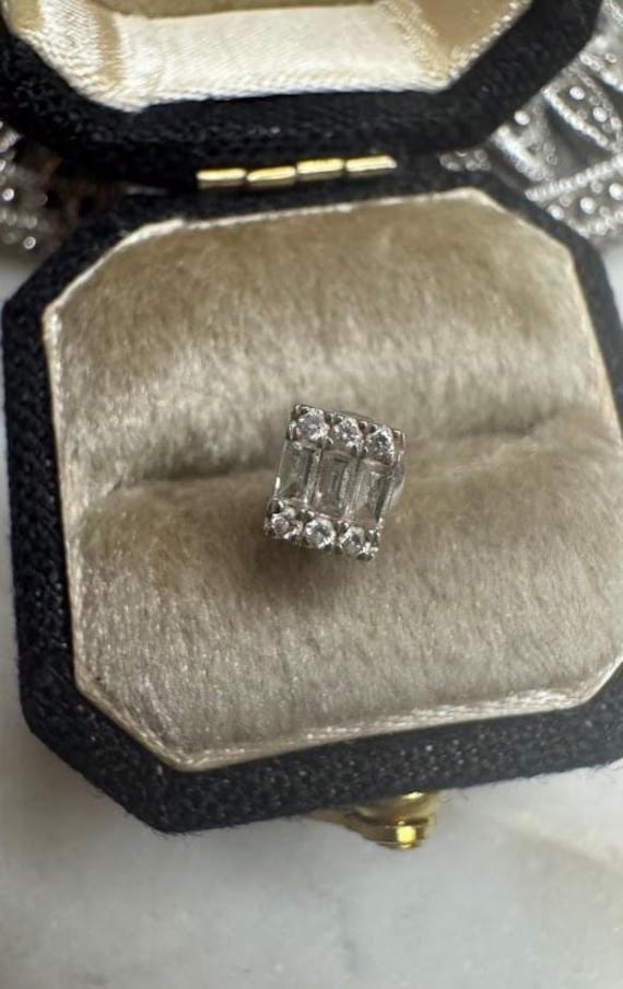 One Gold Diamond Earring