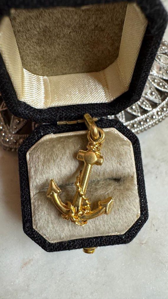 Vintage Gold 18kt Mariner Charm Pendant