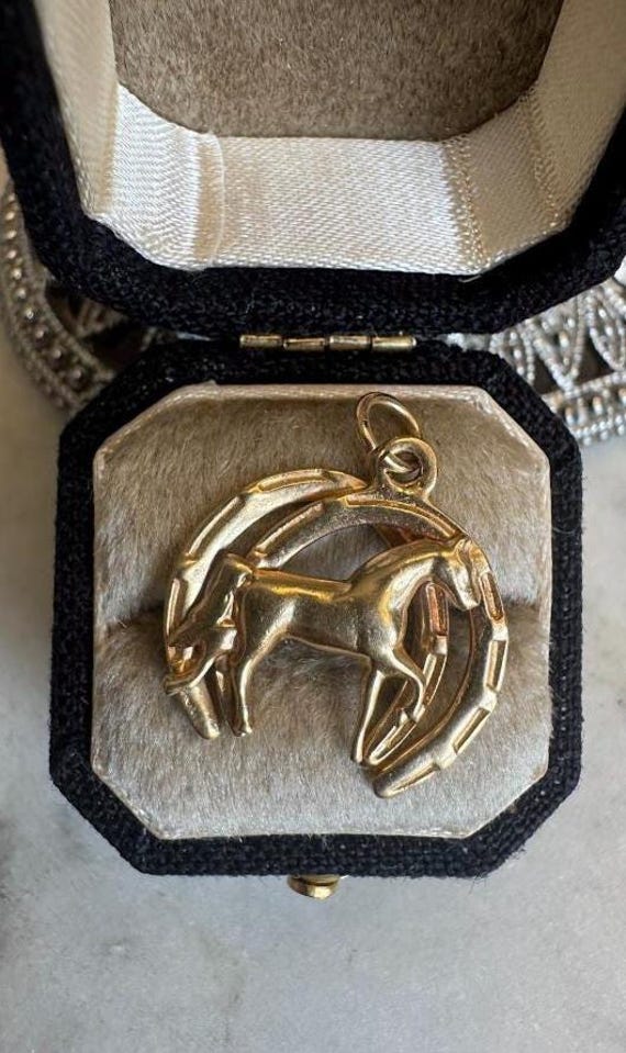 Vintage Gold Horse Shoe Charm Pendant