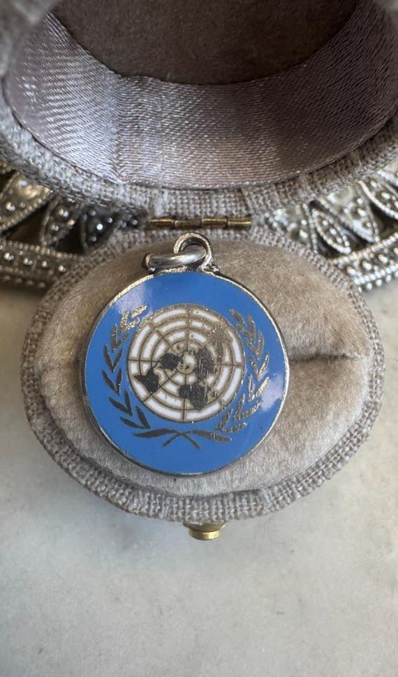 Vintage Silver Global Design Charm Pendant