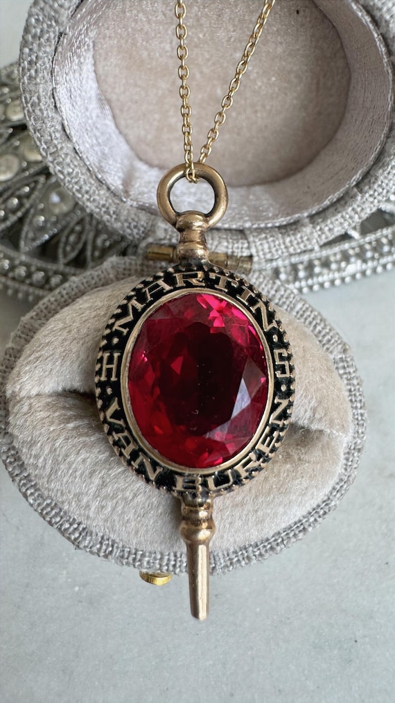 Gold Vintage Synthetic Ruby Pendant Necklace