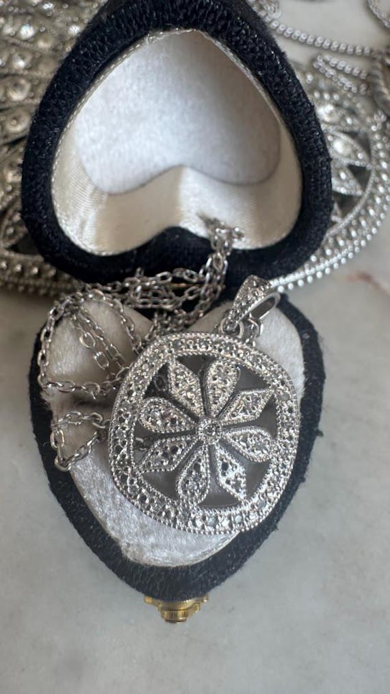 Vintage Silver Floral Design Pendant Necklace