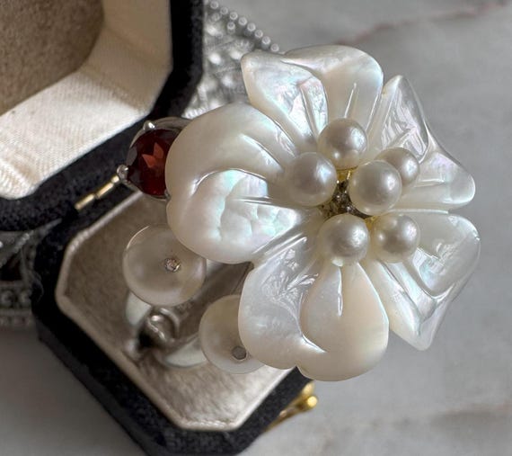 Vintage Silver Mother of Pearl Flower Ring
