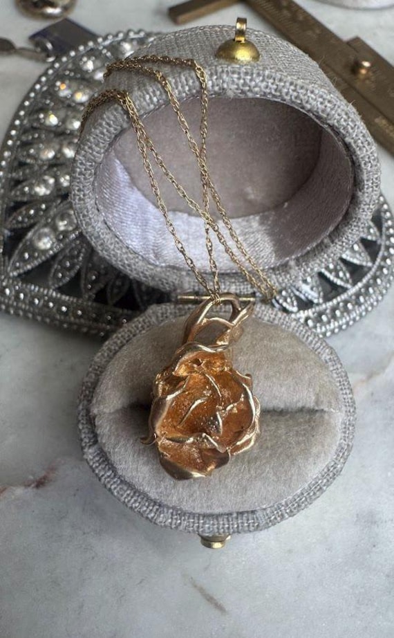 Vintage Gold Rose Pedant Charm Necklace