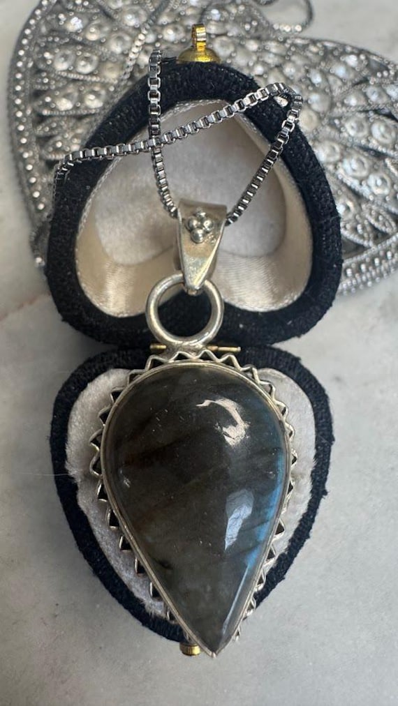Vintage Silver Pear Shaped Labradorite Pendant Necklace
