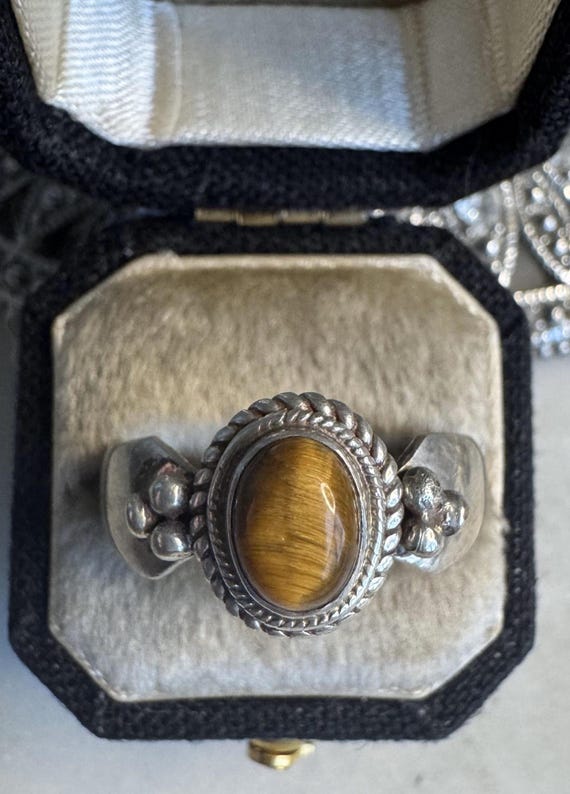 Vintage Silver Cat's Eye Ring