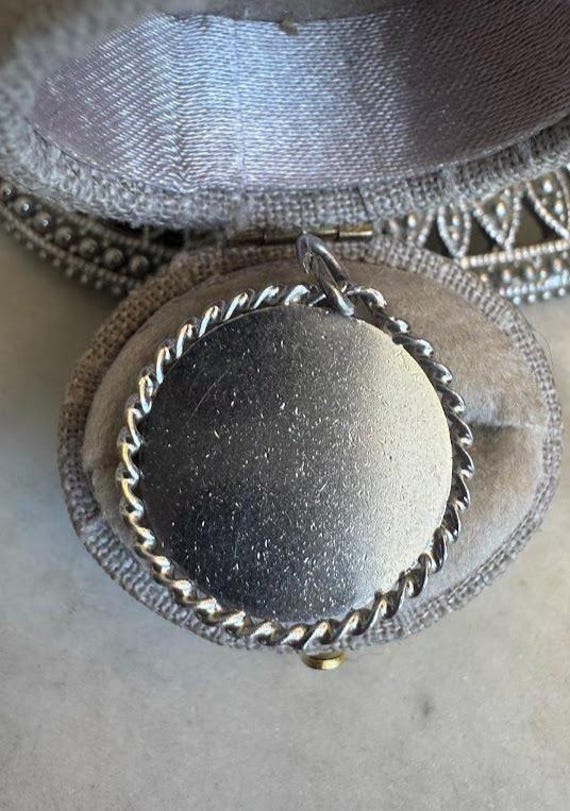 Vintage Silver Round Braided Charm Pendant