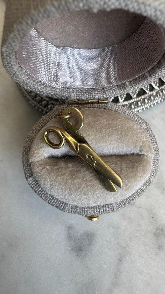 Vintage Gold Moveable Scissors Charm