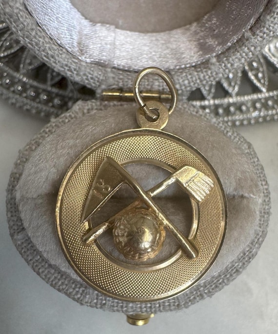 Vintage Gold Golf Charm