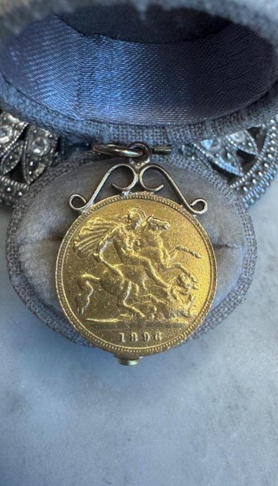 Rare Antique Vintage British 22kt Gold Half Sovereign Coin Charm Pendant