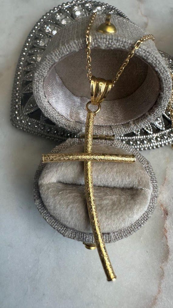 Modern Gold 18kt Cross Pendant Necklace