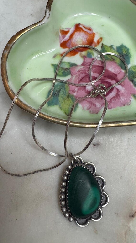 Vintage Silver Scallop Malachite Pendant Necklace