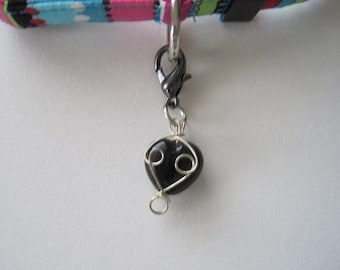 Cat Collar Charm - Black Heart Wrapped in Silver