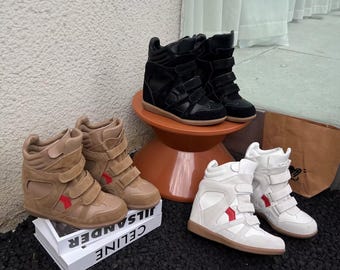 Vintage sneakers uit de jaren 200 met sleehak