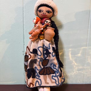 Handmade Peruvian Cholita Doll with Clay Pot - Traditional Andean Folk Art - 11 inch Textile Doll with Baby Dolls - Ethnic Cultural doll