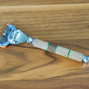 Handgedraaid scheerhandvat van walnoot- en iepenhout voor Gillette Fusion-scheermesjes