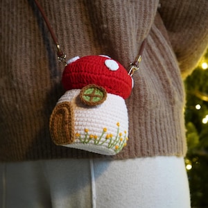 Petit sac champignon au crochet, pochette fantaisie, sac bandoulière fait main, joli petit sac, cadeau d'anniversaire, cadeaux pour elle/tout-petits/adultes