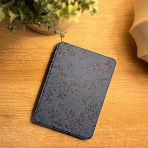 Blue Botanical Kindle Paperwhite Case | Dark Academia 7" Kindle Case