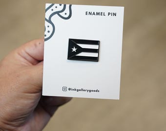 Broche de esmalte com a bandeira de Porto Rico | Broche preto com a bandeira de Porto Rico | Broche de lapela do orgulho porto-riquenho | Presente porto-riquenho | Mini broche com a bandeira