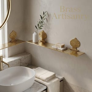 Puede incluir: Un juego de tres tazas de cerámica con un acabado moteado y mate. Las tazas son de color crema, gris claro y gris oscuro. Cada taza tiene un diseño simple y minimalista, perfecto para café o té.